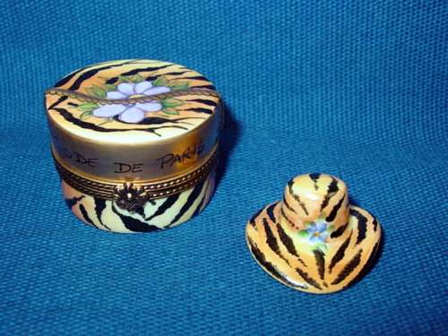 TIGER HAT BOX W/HAT